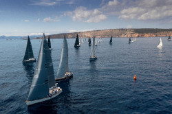 35 embarcaciones sueltan amarras en el inicio de la 21ª Sandberg PalmaVela