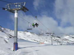 Alto Campoo abre con ocho pistas, buena visibilidad y temperaturas bajo cero