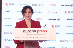 Ayuso pide a Sánchez, "el galgo de Paiporta", ayudar y defiende el pacto de Mazón: "Yo pacté con Vox y aquí estamos"