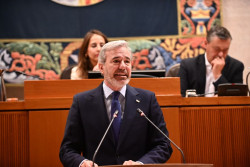 Azc&oacute;n dice que la prioridad nacional es "f&aacute;cil de entender" y la vincula al arraigo