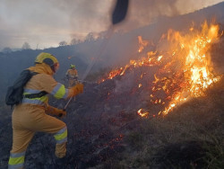  Bajan a once los incendios forestales en Cantabria, todos ellos controlados