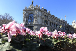 Banco de Espa&ntilde;a prev&eacute; que la deuda de los hogares copar&aacute; el 65% de sus rentas en 2028 por la guerra en Ir&aacute;n