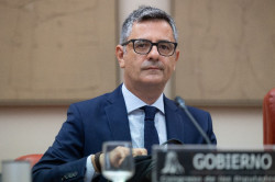 Bola&ntilde;os a salvar la cara a su jefe el de la hamaca de Lanzarote, le va el puesto y el salario