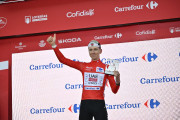 Brennan se impone en Manosque y Pogacar retiene el liderato