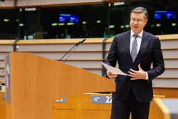 Bruselas afirma tener "garant&iacute;as" de EEUU de que respetar&aacute; el pacto que pone techo del 15% a aranceles a la UE