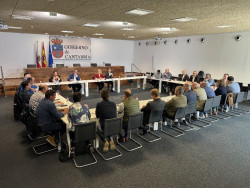 Cantabria pondr&aacute; en marcha en 2027 un plan para fomentar el sector l&aacute;cteo y ya trabaja en el de la carne