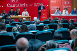 Casares dice que son una minor&iacute;a en el PSOE los que generan divisi&oacute;n"