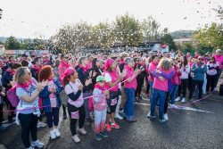Cerca de 1.800 personas se unen a la XIII Marcha contra el C&aacute;ncer de Mama