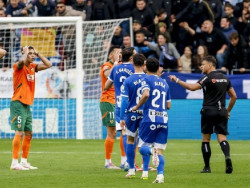 (Crónica) Un polémico penalti acerca la salvación del Alavés y manda a Segunda a Las Palmas
