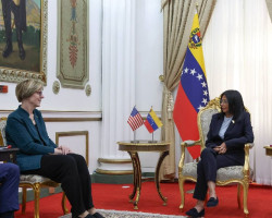Delcy Rodr&iacute;guez recibe en Caracas a la enviada de Trump para Venezuel