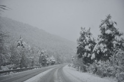 DGT alerta de nieve y lluvias que pueden complicar desplazamientos en la Pen&iacute;nsula, en Cantabria, en la A-67