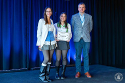 Dos alumnas de la UC reciben en Polonia 5.000 d&oacute;lares para financiar su proyecto textil