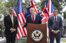 EEUU, Reino Unido y Australia actualizan en Singapur su pacto conjunto de defensa