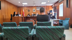 El acusado de maltratar y abusar sexualmente de su hija lo niega: "Le puse unas normas, nada m&aacute;s"