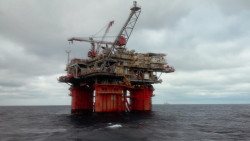 El Brent rebasa los 100 d&oacute;lares por primera vez en los &uacute;ltimos dos meses tras el alza de las tensiones en Ir&aacute;n