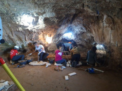 El Ciclo de Prehistoria de Puente Viesgo analiza este martes el yacimiento neandertal burgal&eacute;s de Prado Vargas