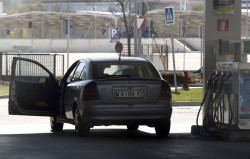 El consumo de combustibles de automoci&oacute;n se mantiene estable en noviembre, pero cae un 10% frente a octubre