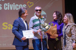 El divulgador Jes&uacute;s Saiz Lanza ofrece una charla-taller sobre sordoceguera en la Biblioteca de Camargo