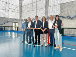 El Gobierno adecua el pavimento del pabell&oacute;n de Guriezo para la pr&aacute;ctica del hockey sobre patines