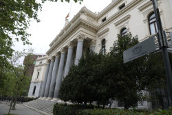 El Ibex 35 avanza un 0,60% 