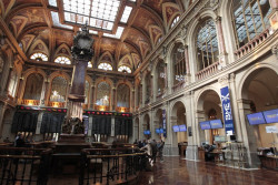 El Ibex 35 despide la semana de Navidad cerca de sus m&aacute;ximos hist&oacute;ricos