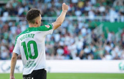El líder Racing se examina en Burgos; Almería, Mirandés y Huesca pugnan por la segunda plaza
