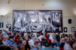 El otro `Guernica` hecho a hilo que adorna la c&aacute;rcel de Navalcarnero, muestra de "arte taleguero"