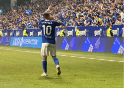 El Oviedo remonta al Mirandés y vuelve a Primera 24 años después