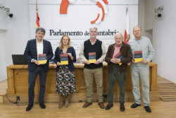 El Parlamento de Cantabria presenta un libro sobre el origen del liberalismo y la naci&oacute;n espa&ntilde;ola