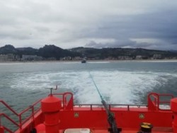 El pesquero gallego Costa Cordal encalla en Laredo con 11 tripulantes, que han salido ilesos