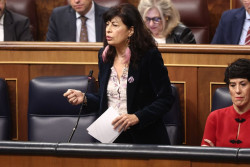 El PP corea a Redondo "Cuidado que tiene a un putero al lado" y ella responde: "Son una vergüenza para el feminismo"