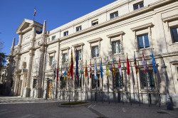 El Senado proyectar&aacute; en su fachada los colores y elementos de la bandera de la Comunidad de Madrid por el 2 de mayo