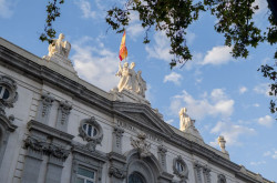 El Supremo reclama al Gobierno el expediente sobre la regularizaci&oacute;n extraordinaria de migrantes al admitir a tr&aacute;mite el curso  de Hazte oir contra la regularizaci&oacute;n