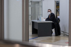 Epidemiólogo pone en duda la utilidad de hacer pruebas COVID-19 a personas procedentes de China