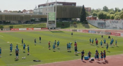 Espa&ntilde;a se da un ba&ntilde;o de masas en su primer entrenamiento de cara al Mundial