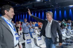 Feij&oacute;o felicita a Ma&ntilde;ueco por su victoria y re&uacute;ne este lunes a la plana mayor del PP para analizar resultados