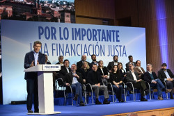 Feij&oacute;o y sus `barones` se conjuran contra la financiaci&oacute;n "bilateral" de S&aacute;nchez: "Ni nos han dividido ni nos dividir&aacute;n"
