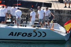 Felipe VI sale a entrenar a bordo del `Aifos` para la 43 Copa del Rey MAPFRE