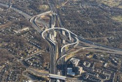 Ferrovial gana 888 millones de euros en 2025, un 72% menos por extraordinarios, pero eleva un 8,6% sus ventas