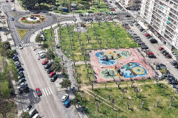 Fomento adjudica a Tektia la cubrición del parque infantil de la alameda Manuel Llano de Laredo por más de medio millón