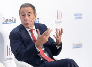 Gort&aacute;zar (Caixabank) anticipa una ca&iacute;da del cr&eacute;dito hipotecario en 2027 por el alza de precios y tipos del BCE