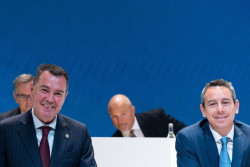 Grifols se dispara casi un 7% tras aprobar la salida a Bolsa de su negocio de Biopharma en EEUU