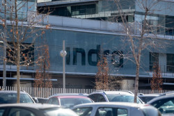 Indra se dispara casi un 15% en Bolsa tras anunciar un aumento de su beneficio del 57% en 2025