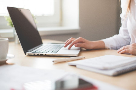 Industria convoca una beca de formaci&oacute;n para graduados en Marketing, Publicidad o Periodismo