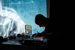 Iv&aacute;n Pu&ntilde;al reflexionar&aacute; hoy sobre tecnolog&iacute;a y arte en el MAS, que proyectar&aacute; su trabajo en la fachada