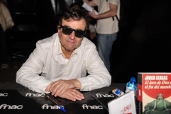 Javier Cercas ve Sant Jordi como un peque&ntilde;o milagro: "Es una fiesta genuinamente popular"