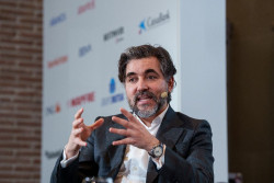 Juliá (Banco Santander) pide "ajustar la regulación" para evitar penalizar el crecimiento