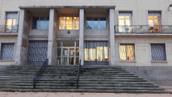 Juzgan a cuatro auxiliares de una residencia de Torrelavega por vejaciones a dos usuarios