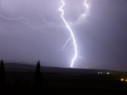 La AEMET eleva a naranja el aviso por tormentas en el litoral, el centro y el valle de Villaverde