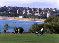 La alcaldesa  adjudica la renovación del Campo de Golf de Mataleñas a la constructora del ex alcalde del PP de Ramales en 725.000 euros